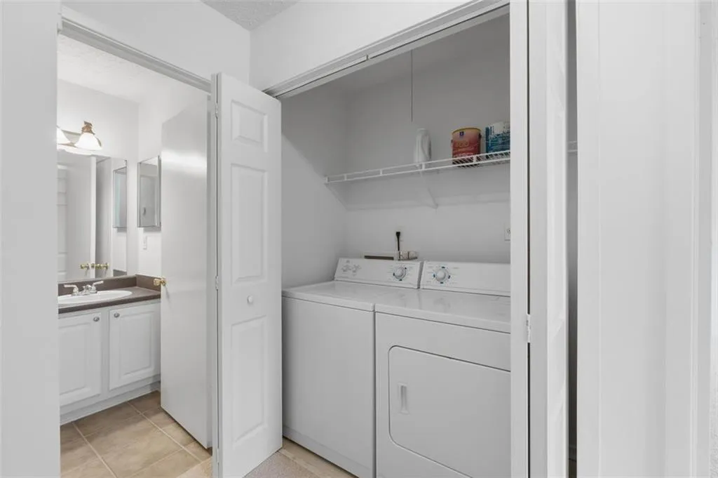 6808 Glenridge Drive Unit J, Atlanta, Georgia 30328, 2 Bedrooms Bedrooms, ,2 BathroomsBathrooms,Residential,For Sale,6808 Glenridge Drive Unit J,7711701