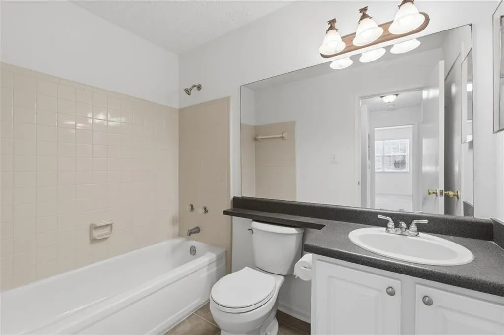 6808 Glenridge Drive Unit J, Atlanta, Georgia 30328, 2 Bedrooms Bedrooms, ,2 BathroomsBathrooms,Residential,For Sale,6808 Glenridge Drive Unit J,7711701