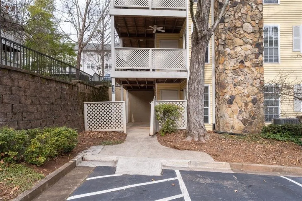 6808 Glenridge Drive Unit J, Atlanta, Georgia 30328, 2 Bedrooms Bedrooms, ,2 BathroomsBathrooms,Residential,For Sale,6808 Glenridge Drive Unit J,7711701