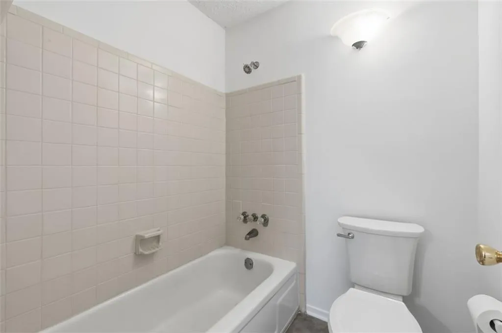 6808 Glenridge Drive Unit J, Atlanta, Georgia 30328, 2 Bedrooms Bedrooms, ,2 BathroomsBathrooms,Residential,For Sale,6808 Glenridge Drive Unit J,7711701