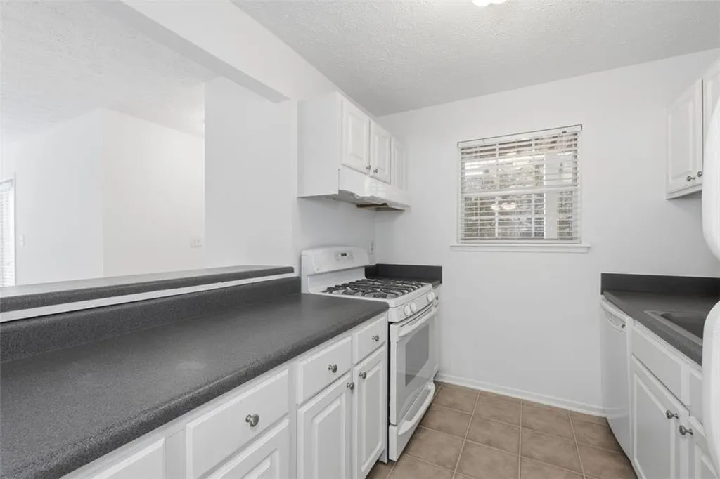 6808 Glenridge Drive Unit J, Atlanta, Georgia 30328, 2 Bedrooms Bedrooms, ,2 BathroomsBathrooms,Residential,For Sale,6808 Glenridge Drive Unit J,7711701