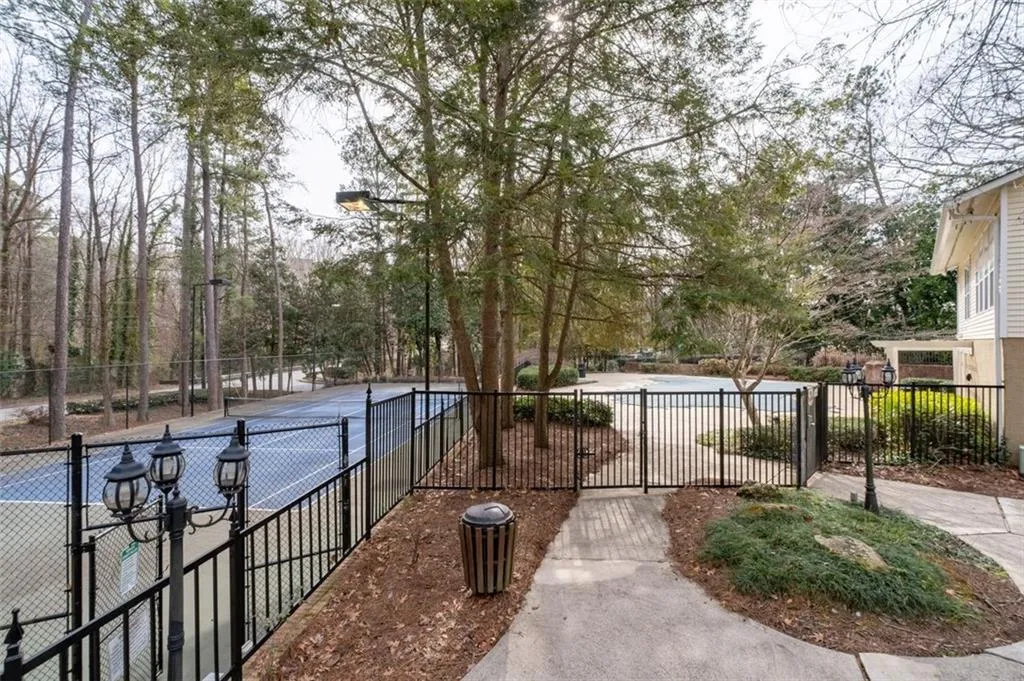 6808 Glenridge Drive Unit J, Atlanta, Georgia 30328, 2 Bedrooms Bedrooms, ,2 BathroomsBathrooms,Residential,For Sale,6808 Glenridge Drive Unit J,7711701