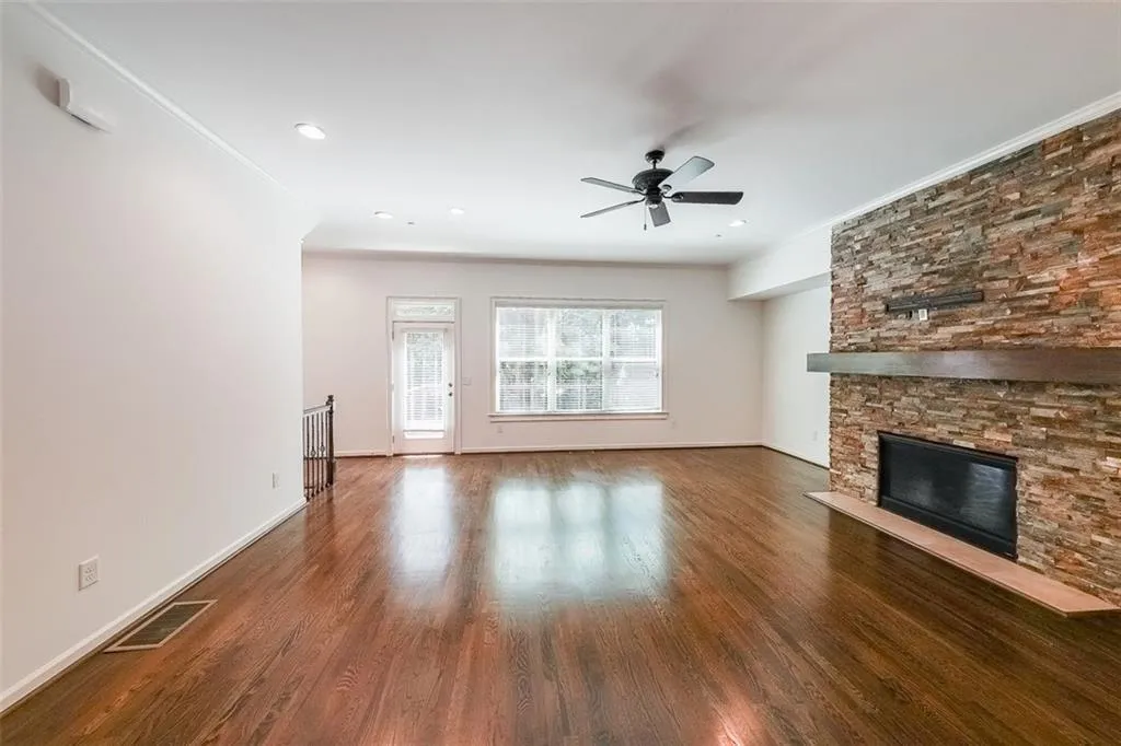 915 Dumaine Trace, Atlanta, Georgia 30328, 4 Bedrooms Bedrooms, ,3 BathroomsBathrooms,Residential,For Sale,915 Dumaine Trace,7613407