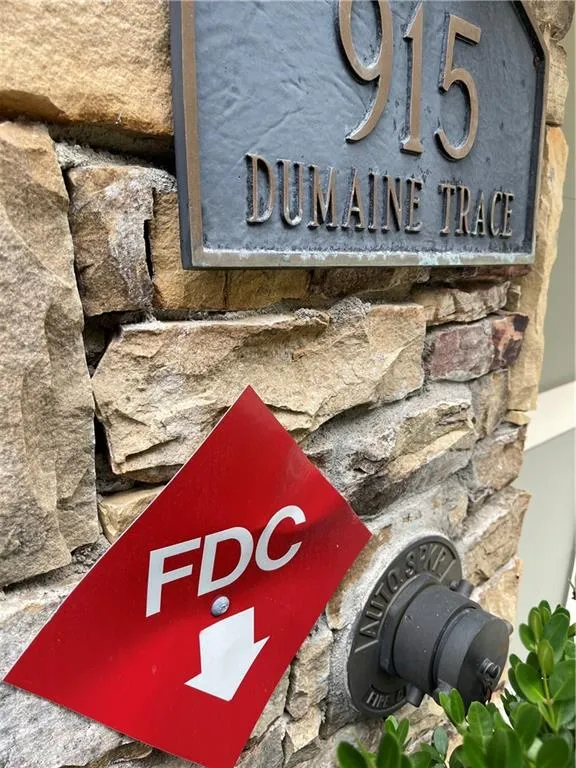 915 Dumaine Trace, Atlanta, Georgia 30328, 4 Bedrooms Bedrooms, ,3 BathroomsBathrooms,Residential,For Sale,915 Dumaine Trace,7613407