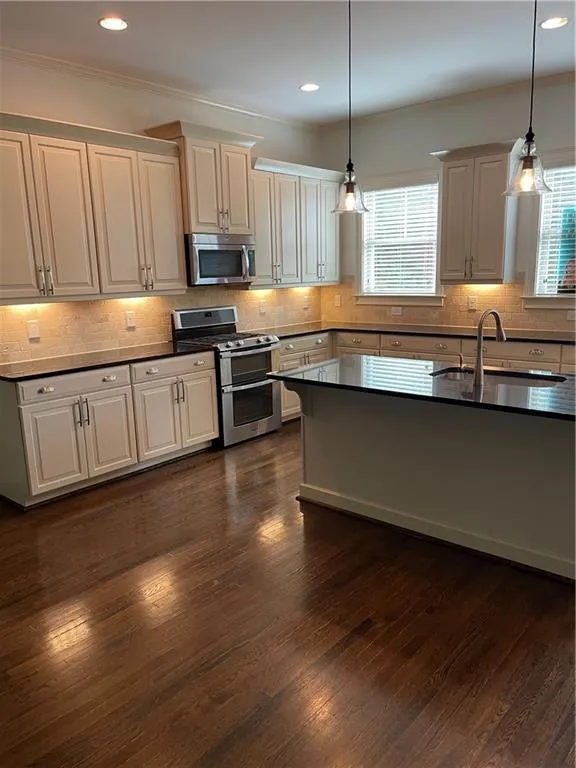 915 Dumaine Trace, Atlanta, Georgia 30328, 4 Bedrooms Bedrooms, ,3 BathroomsBathrooms,Residential,For Sale,915 Dumaine Trace,7613407