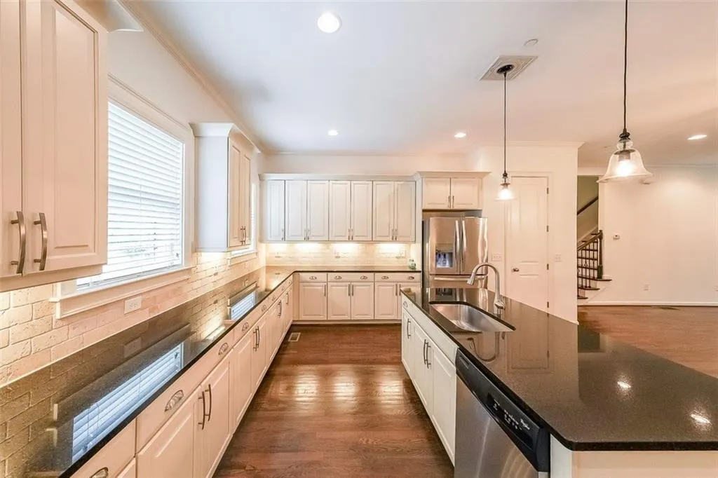 915 Dumaine Trace, Atlanta, Georgia 30328, 4 Bedrooms Bedrooms, ,3 BathroomsBathrooms,Residential,For Sale,915 Dumaine Trace,7613407