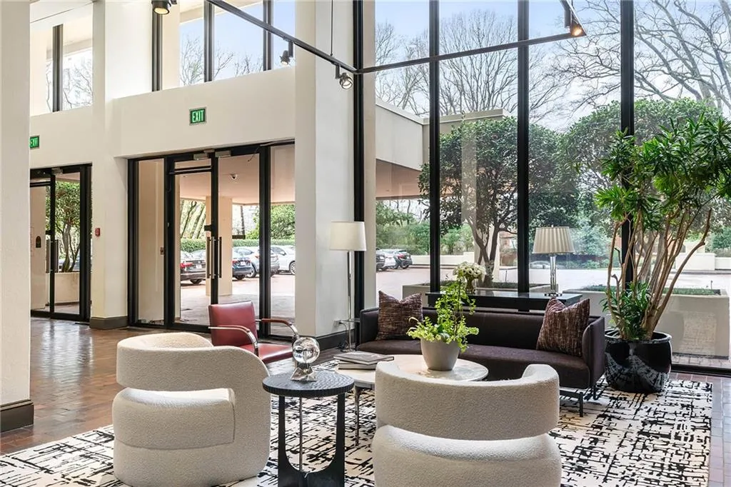 2575 Peachtree Road Ne Unit 6g, Atlanta, Georgia 30305, 2 Bedrooms Bedrooms, 0 ,2 BathroomsBathrooms,Residential,For Sale,2575 Peachtree Road Ne Unit 6g,7742953