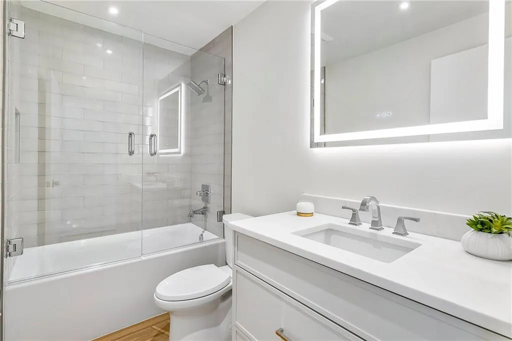 2575 Peachtree Road Ne Unit 6g, Atlanta, Georgia 30305, 2 Bedrooms Bedrooms, 0 ,2 BathroomsBathrooms,Residential,For Sale,2575 Peachtree Road Ne Unit 6g,7742953