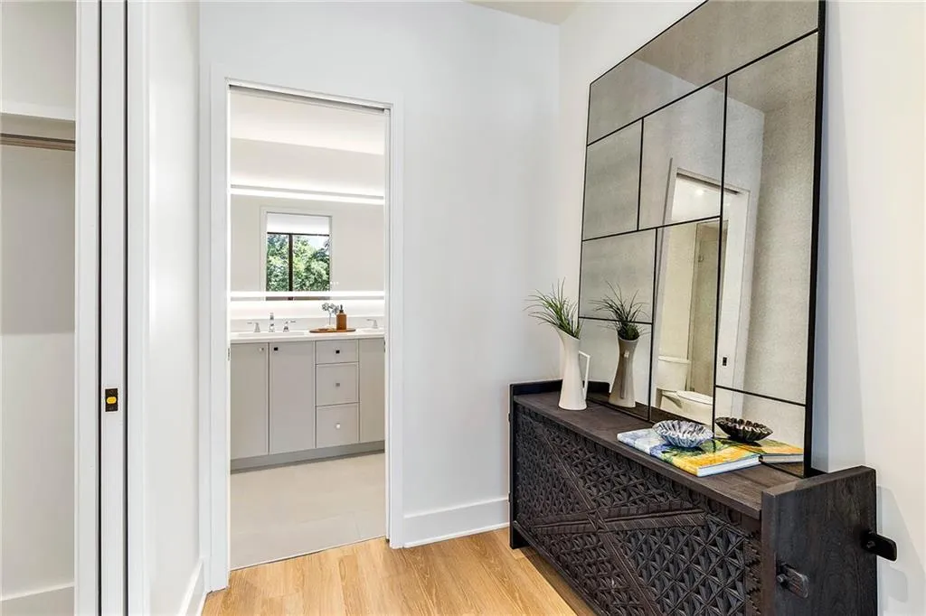 2575 Peachtree Road Ne Unit 6g, Atlanta, Georgia 30305, 2 Bedrooms Bedrooms, 0 ,2 BathroomsBathrooms,Residential,For Sale,2575 Peachtree Road Ne Unit 6g,7742953