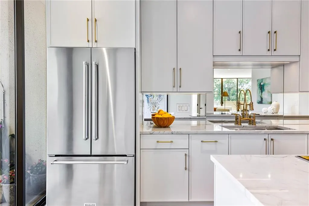 2575 Peachtree Road Ne Unit 6g, Atlanta, Georgia 30305, 2 Bedrooms Bedrooms, 0 ,2 BathroomsBathrooms,Residential,For Sale,2575 Peachtree Road Ne Unit 6g,7742953