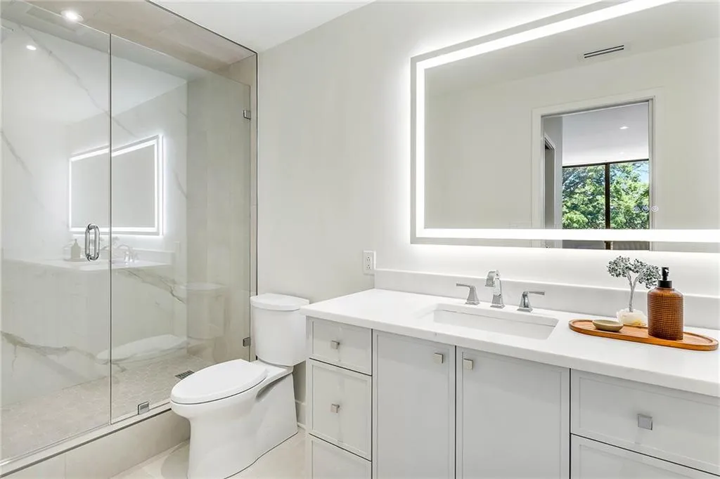 2575 Peachtree Road Ne Unit 6g, Atlanta, Georgia 30305, 2 Bedrooms Bedrooms, 0 ,2 BathroomsBathrooms,Residential,For Sale,2575 Peachtree Road Ne Unit 6g,7742953