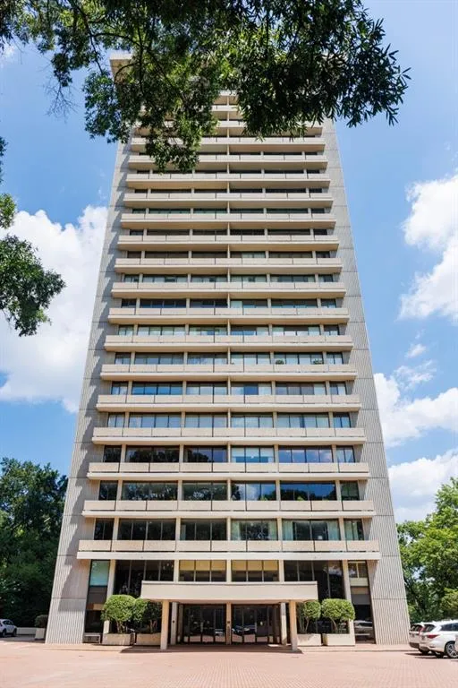 2575 Peachtree Road Ne Unit 6g, Atlanta, Georgia 30305, 2 Bedrooms Bedrooms, 0 ,2 BathroomsBathrooms,Residential,For Sale,2575 Peachtree Road Ne Unit 6g,7742953