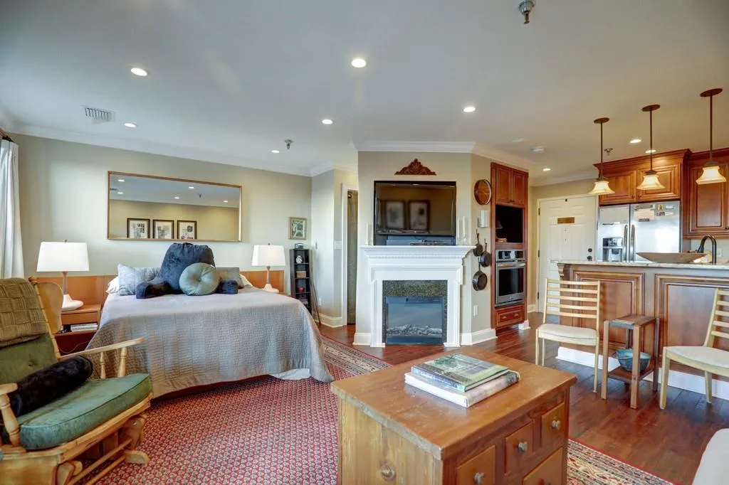 300 Johnson Ferry Road Unit A906, Sandy Springs, Georgia 30328, 1 Bedroom Bedrooms, ,1 BathroomBathrooms,Residential,Sold,300 Johnson Ferry Road Unit A906,6800309