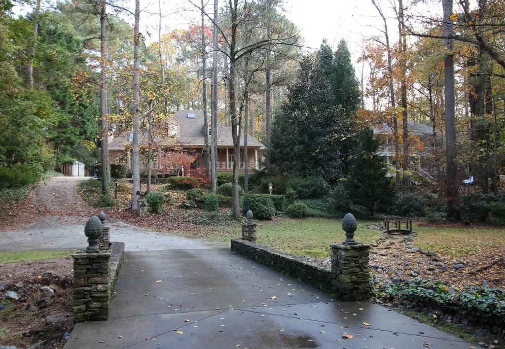 190 Spalding Creek Court, Sandy Springs, Georgia 30350, 4 Bedrooms Bedrooms, ,3 BathroomsBathrooms,Residential,Sold,190 Spalding Creek Court,5930322