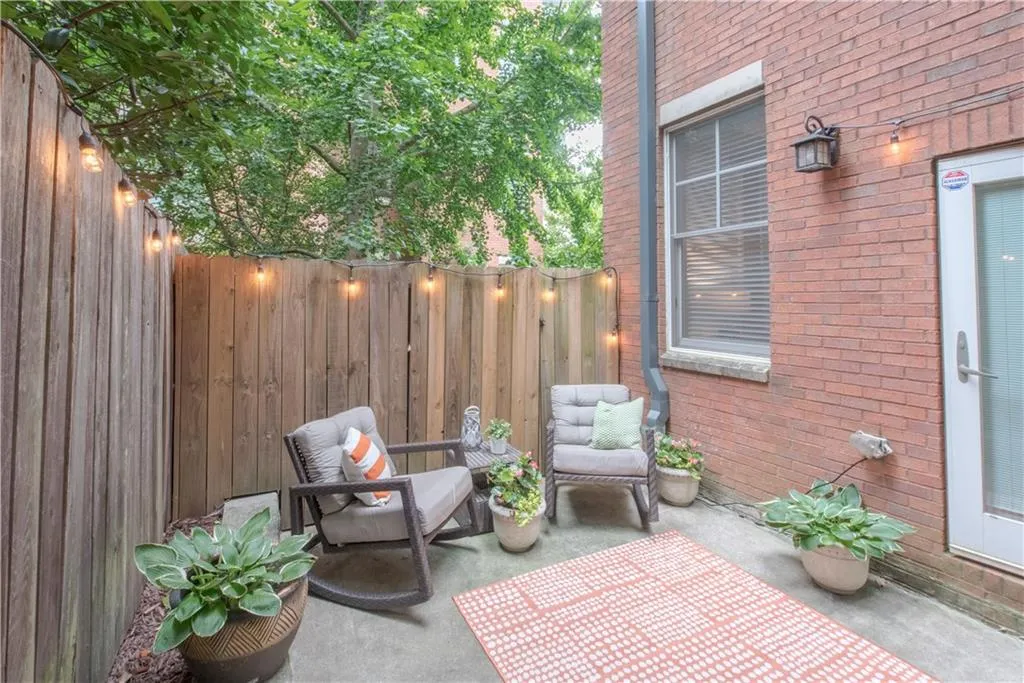 199 12th Street Ne Unit 9, Atlanta, Georgia 30309, 2 Bedrooms Bedrooms, ,2 BathroomsBathrooms,Residential,Sold,199 12th Street Ne Unit 9,6016546
