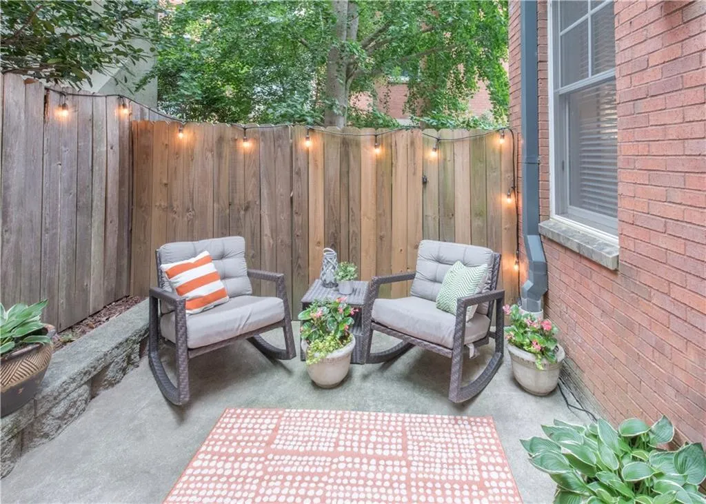 199 12th Street Ne Unit 9, Atlanta, Georgia 30309, 2 Bedrooms Bedrooms, ,2 BathroomsBathrooms,Residential,Sold,199 12th Street Ne Unit 9,6016546