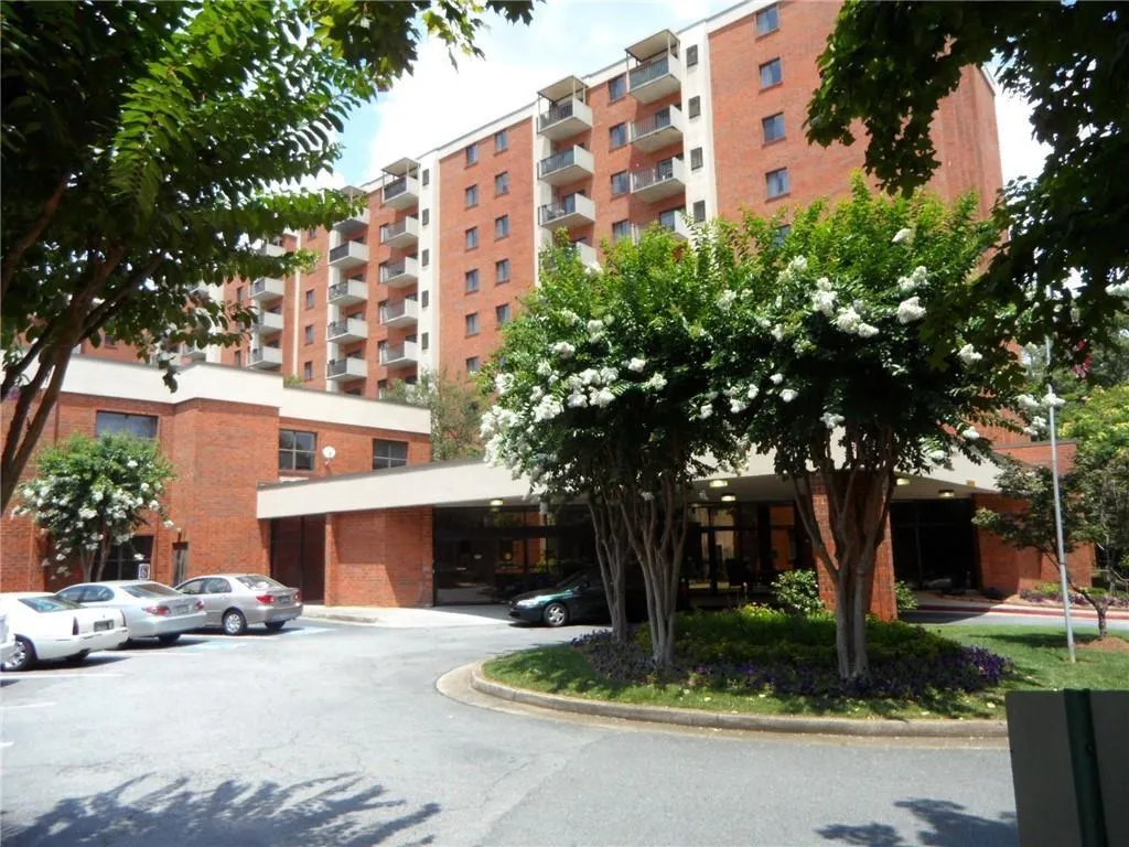 300 Johnson Ferry Road Ne Unit B204, Sandy Springs, Georgia 30328, 1 Bedroom Bedrooms, ,1 BathroomBathrooms,Residential,Sold,300 Johnson Ferry Road Ne Unit B204,6681486