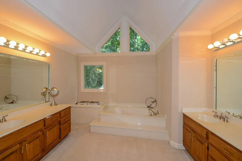 110 Knightsridge Court, Sandy Springs, Georgia 30350, 4 Bedrooms Bedrooms, ,4 BathroomsBathrooms,Residential,Sold,110 Knightsridge Court,5571162