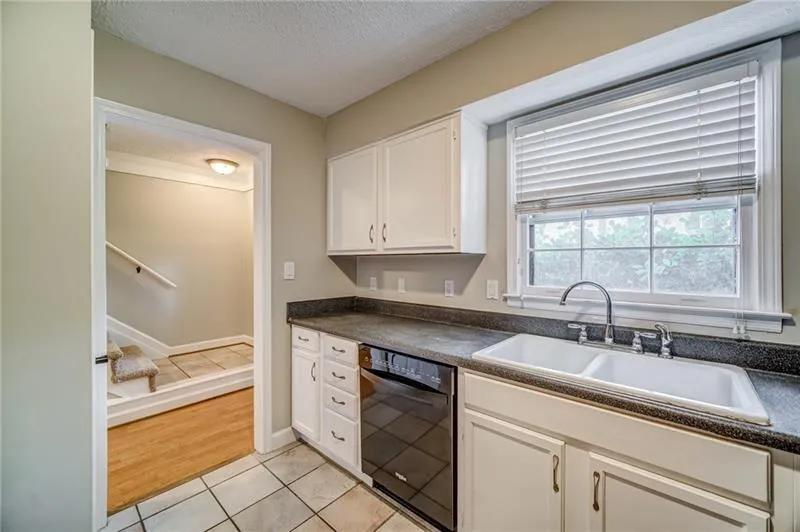 6700 Roswell Road Unit 21h, Atlanta, Georgia 30328, 2 Bedrooms Bedrooms, ,1 BathroomBathrooms,Residential,Sold,6700 Roswell Road Unit 21h,6735834