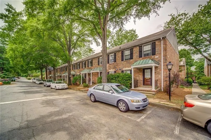 6700 Roswell Road Unit 21h, Atlanta, Georgia 30328, 2 Bedrooms Bedrooms, ,1 BathroomBathrooms,Residential,Sold,6700 Roswell Road Unit 21h,6735834