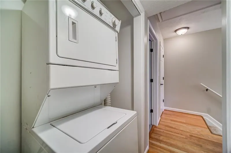 6700 Roswell Road Unit 21h, Atlanta, Georgia 30328, 2 Bedrooms Bedrooms, ,1 BathroomBathrooms,Residential,Sold,6700 Roswell Road Unit 21h,6735834