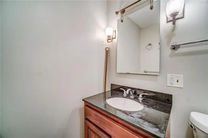 6700 Roswell Road Unit 21h, Atlanta, Georgia 30328, 2 Bedrooms Bedrooms, ,1 BathroomBathrooms,Residential,Sold,6700 Roswell Road Unit 21h,6735834