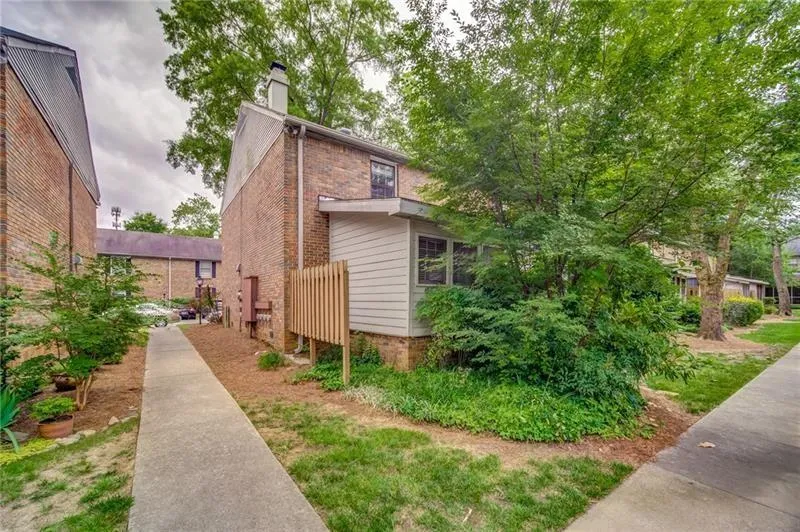 6700 Roswell Road Unit 21h, Atlanta, Georgia 30328, 2 Bedrooms Bedrooms, ,1 BathroomBathrooms,Residential,Sold,6700 Roswell Road Unit 21h,6735834