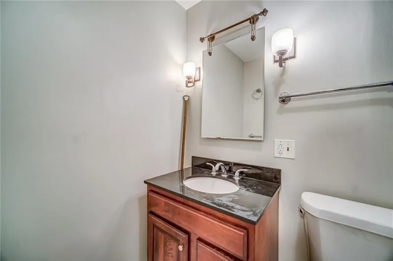 6700 Roswell Road Unit 21h, Atlanta, Georgia 30328, 2 Bedrooms Bedrooms, ,1 BathroomBathrooms,Residential,Sold,6700 Roswell Road Unit 21h,6735834