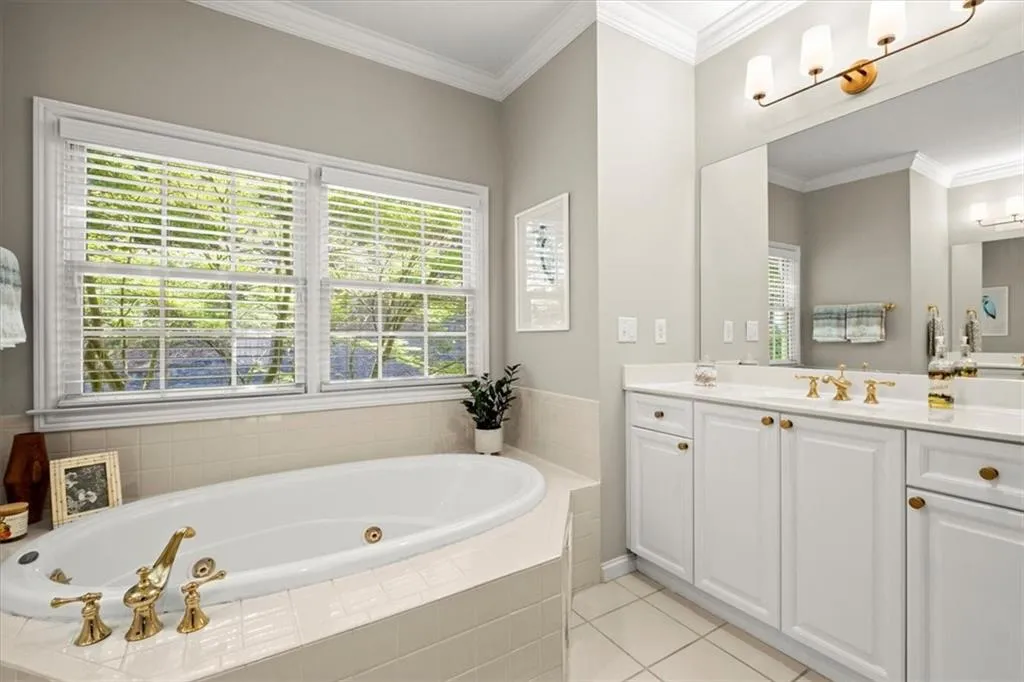 302 Crossing Valley Lane, Atlanta, Georgia 30339, 4 Bedrooms Bedrooms, ,3 BathroomsBathrooms,Residential,Sold,302 Crossing Valley Lane,7215947