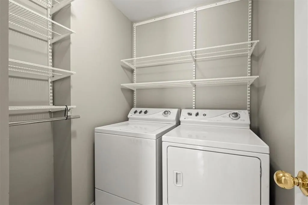 302 Crossing Valley Lane, Atlanta, Georgia 30339, 4 Bedrooms Bedrooms, ,3 BathroomsBathrooms,Residential,Sold,302 Crossing Valley Lane,7215947