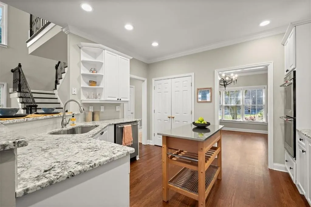 302 Crossing Valley Lane, Atlanta, Georgia 30339, 4 Bedrooms Bedrooms, ,3 BathroomsBathrooms,Residential,Sold,302 Crossing Valley Lane,7215947