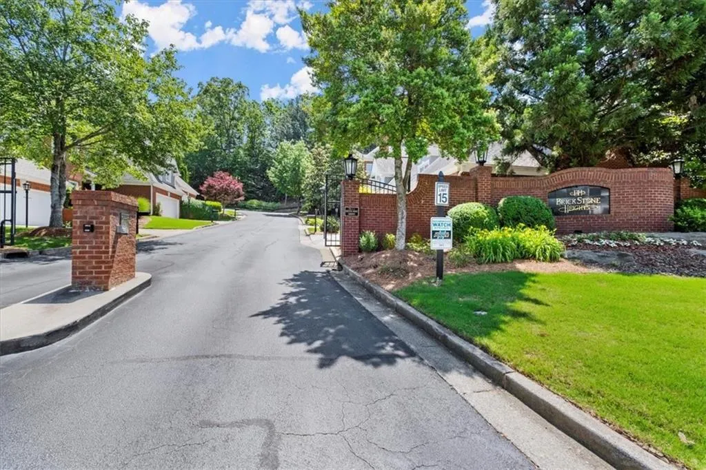 302 Crossing Valley Lane, Atlanta, Georgia 30339, 4 Bedrooms Bedrooms, ,3 BathroomsBathrooms,Residential,Sold,302 Crossing Valley Lane,7215947