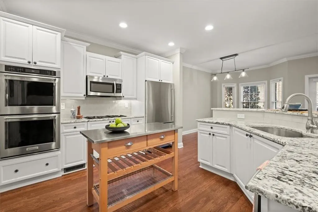 302 Crossing Valley Lane, Atlanta, Georgia 30339, 4 Bedrooms Bedrooms, ,3 BathroomsBathrooms,Residential,Sold,302 Crossing Valley Lane,7215947