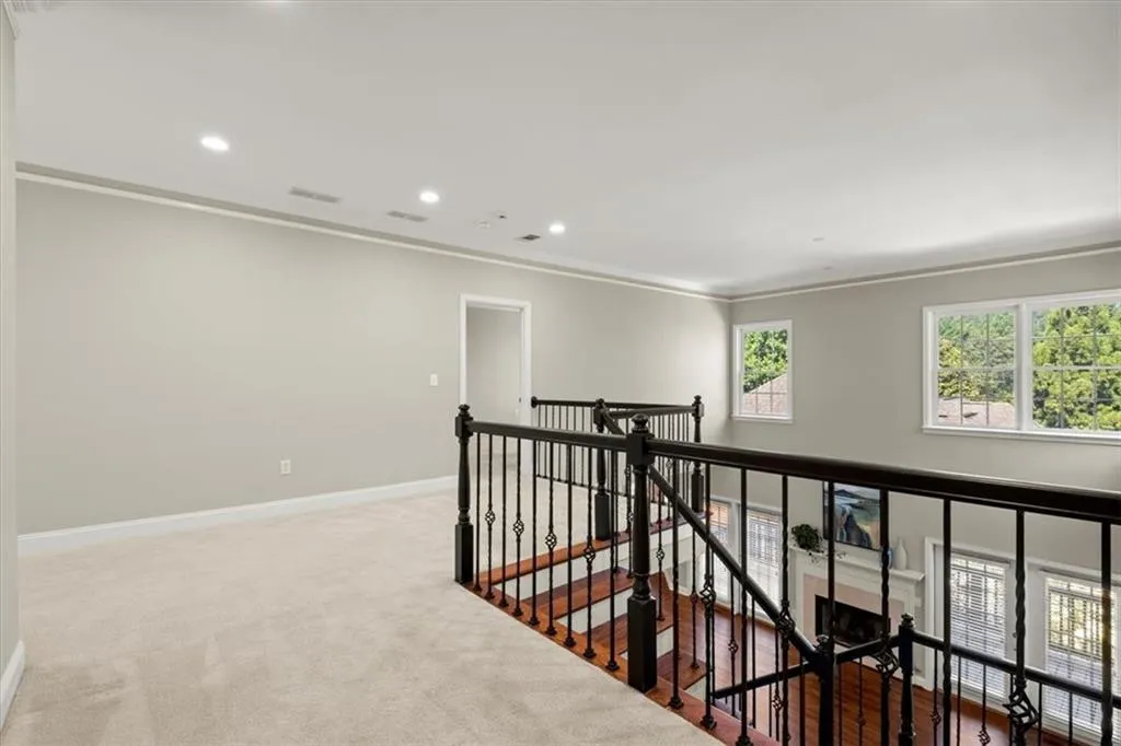 302 Crossing Valley Lane, Atlanta, Georgia 30339, 4 Bedrooms Bedrooms, ,3 BathroomsBathrooms,Residential,Sold,302 Crossing Valley Lane,7215947