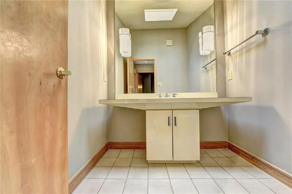 1565 Masters Club Drive, Sandy Springs, Georgia 30350, 5 Bedrooms Bedrooms, ,4 BathroomsBathrooms,Residential,Sold,1565 Masters Club Drive,6509461