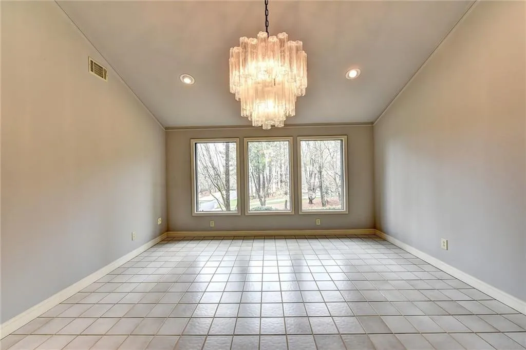 1565 Masters Club Drive, Sandy Springs, Georgia 30350, 5 Bedrooms Bedrooms, ,4 BathroomsBathrooms,Residential,Sold,1565 Masters Club Drive,6509461