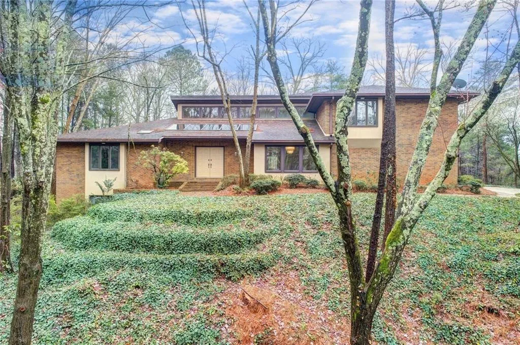 1565 Masters Club Drive, Sandy Springs, Georgia 30350, 5 Bedrooms Bedrooms, ,4 BathroomsBathrooms,Residential,Sold,1565 Masters Club Drive,6509461