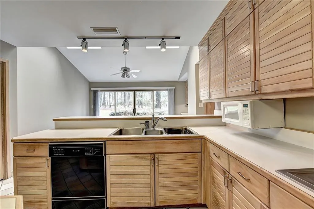 1565 Masters Club Drive, Sandy Springs, Georgia 30350, 5 Bedrooms Bedrooms, ,4 BathroomsBathrooms,Residential,Sold,1565 Masters Club Drive,6509461