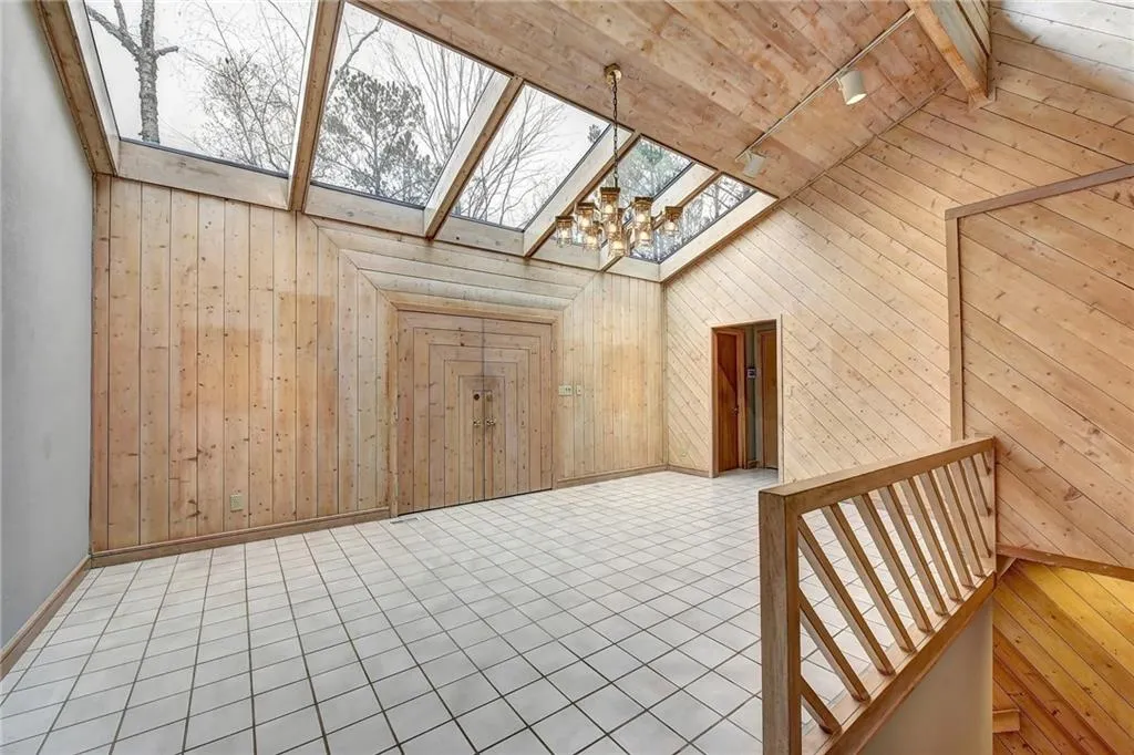 1565 Masters Club Drive, Sandy Springs, Georgia 30350, 5 Bedrooms Bedrooms, ,4 BathroomsBathrooms,Residential,Sold,1565 Masters Club Drive,6509461