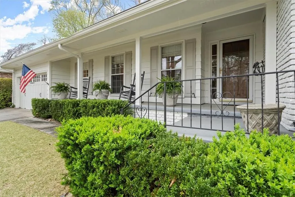 720 E Powderhorn Road Ne, Atlanta, Georgia 30342, 3 Bedrooms Bedrooms, ,2 BathroomsBathrooms,Residential,Sold,720 E Powderhorn Road Ne,7185468