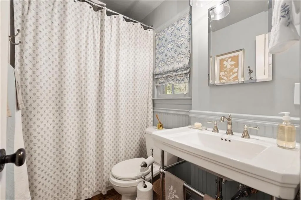 720 E Powderhorn Road Ne, Atlanta, Georgia 30342, 3 Bedrooms Bedrooms, ,2 BathroomsBathrooms,Residential,Sold,720 E Powderhorn Road Ne,7185468
