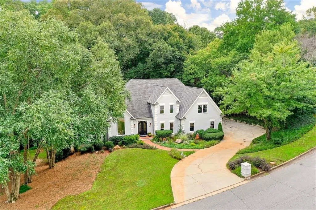 7775 Landowne Drive, Sandy Springs, Georgia 30350, 5 Bedrooms Bedrooms, ,4 BathroomsBathrooms,Residential,Sold,7775 Landowne Drive,6786067