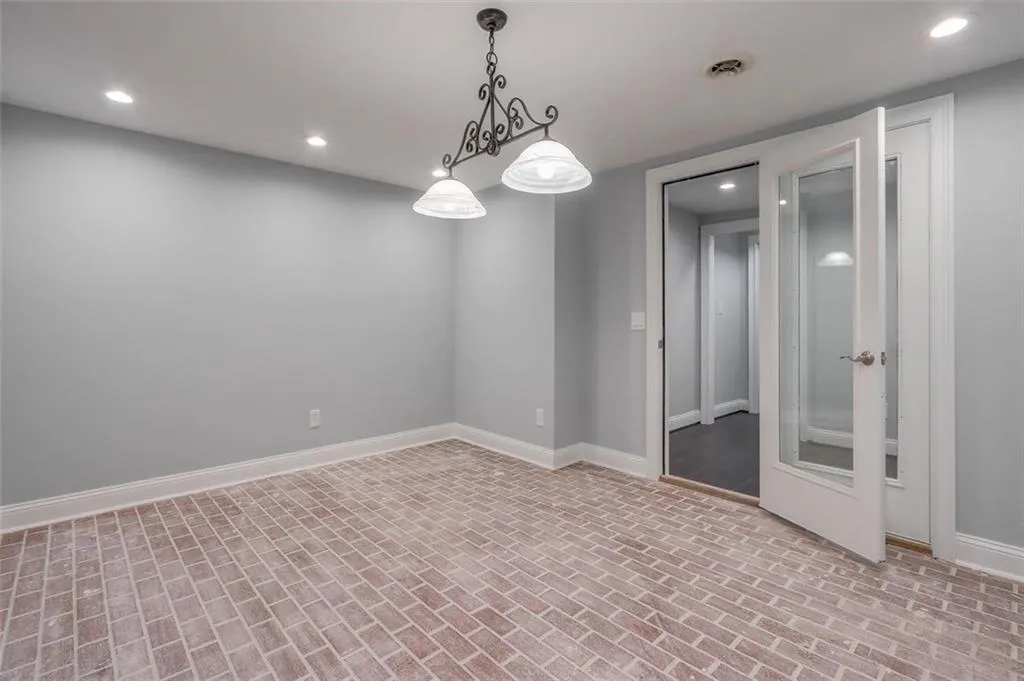 7775 Landowne Drive, Sandy Springs, Georgia 30350, 5 Bedrooms Bedrooms, ,4 BathroomsBathrooms,Residential,Sold,7775 Landowne Drive,6786067