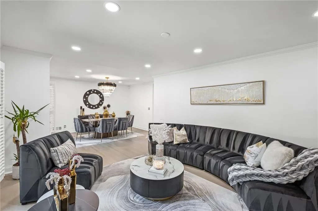 Living room featuring recessed lighting, a chandelier, wood finished floors, and crown molding