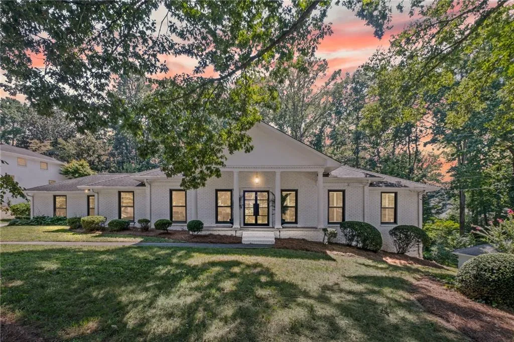 460 Riverside Parkway, Atlanta, Georgia 30328, 5 Bedrooms Bedrooms, ,5 BathroomsBathrooms,Residential,For Sale,460 Riverside Parkway,7645456