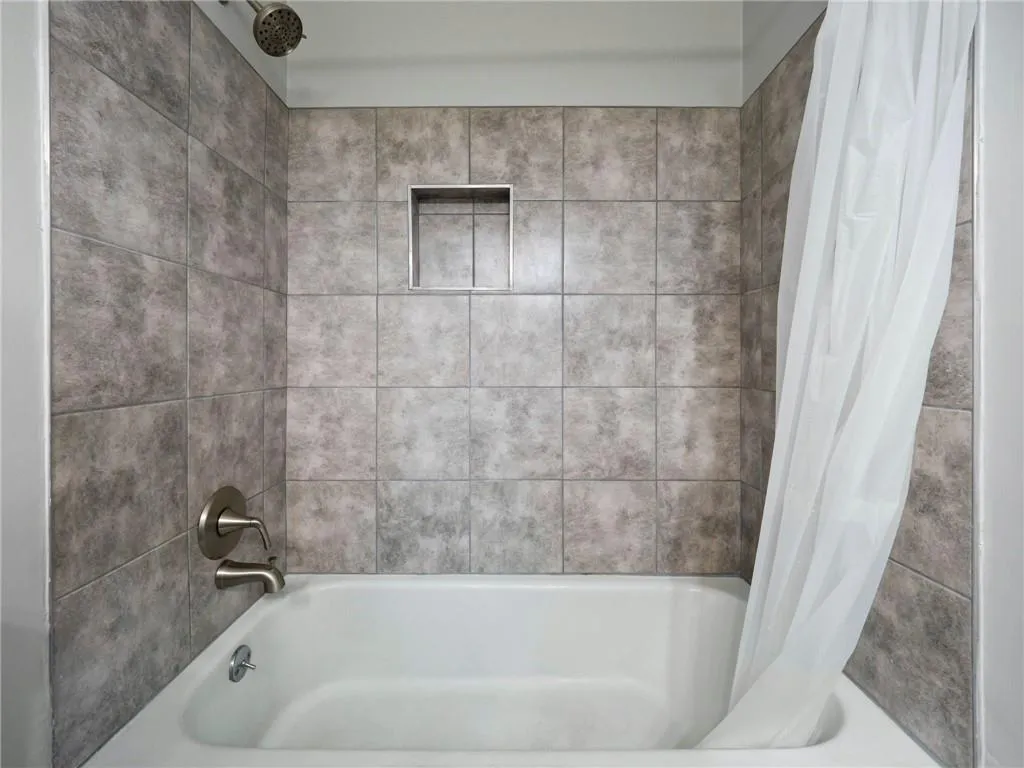 5593 Kingsport Drive Unit 17, Sandy Springs, Georgia 30342, 3 Bedrooms Bedrooms, ,2 BathroomsBathrooms,Residential,Sold,5593 Kingsport Drive Unit 17,6871184