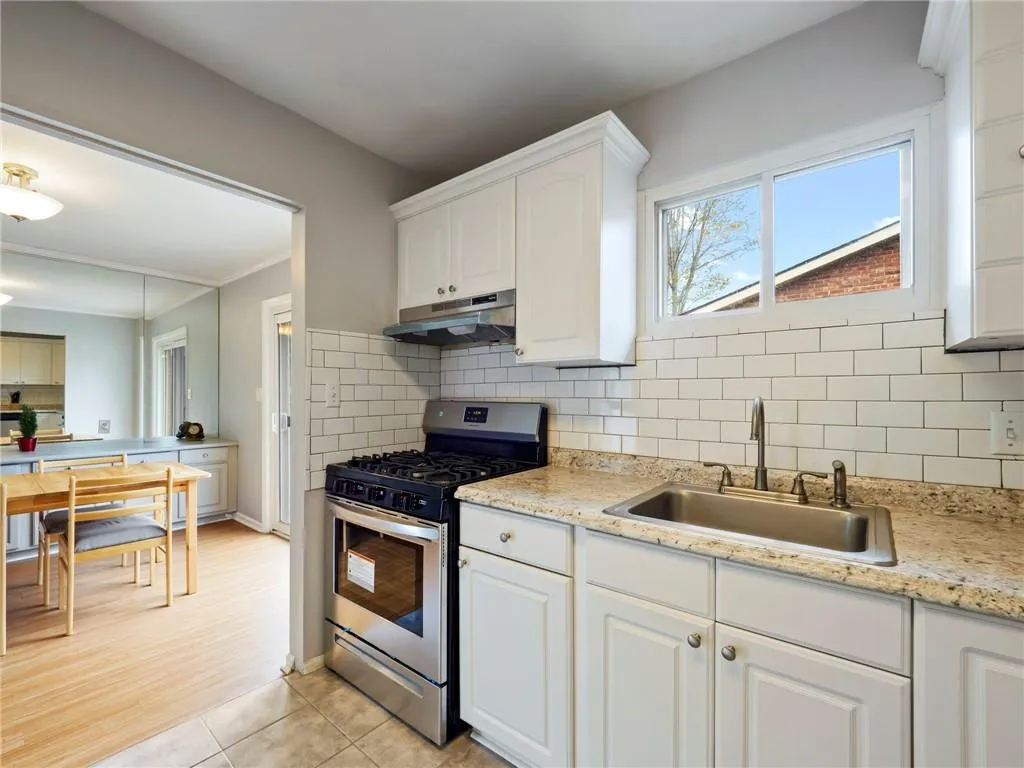 5593 Kingsport Drive Unit 17, Sandy Springs, Georgia 30342, 3 Bedrooms Bedrooms, ,2 BathroomsBathrooms,Residential,Sold,5593 Kingsport Drive Unit 17,6871184