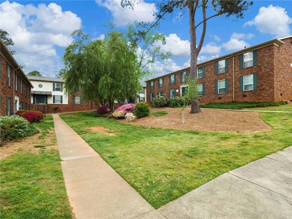 5593 Kingsport Drive Unit 17, Sandy Springs, Georgia 30342, 3 Bedrooms Bedrooms, ,2 BathroomsBathrooms,Residential,Sold,5593 Kingsport Drive Unit 17,6871184