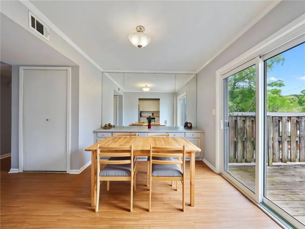 5593 Kingsport Drive Unit 17, Sandy Springs, Georgia 30342, 3 Bedrooms Bedrooms, ,2 BathroomsBathrooms,Residential,Sold,5593 Kingsport Drive Unit 17,6871184