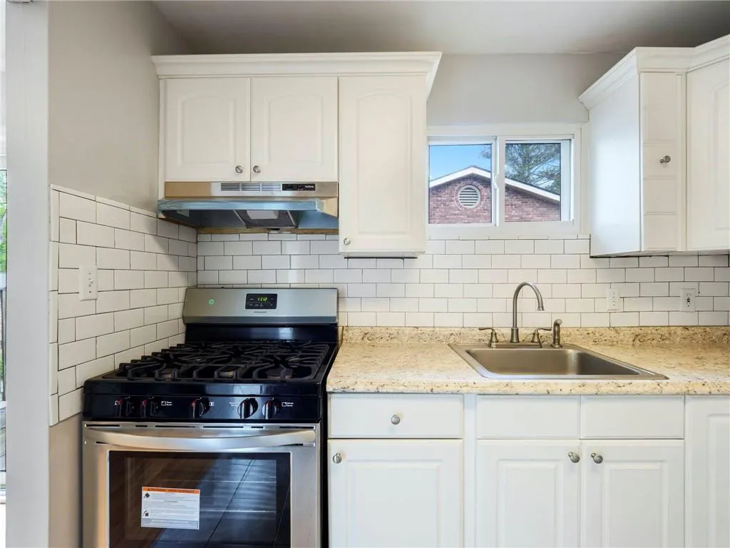 5593 Kingsport Drive Unit 17, Sandy Springs, Georgia 30342, 3 Bedrooms Bedrooms, ,2 BathroomsBathrooms,Residential,Sold,5593 Kingsport Drive Unit 17,6871184